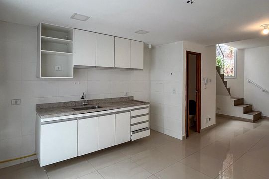 Cozinha de casa de condomínio à venda com 2 quartos, 85m² em Vila Brasilio Machado, São Paulo