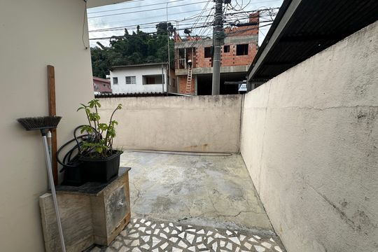 Quintal de casa à venda com 2 quartos, 147m² em Jardim Sao Pedro, Barueri