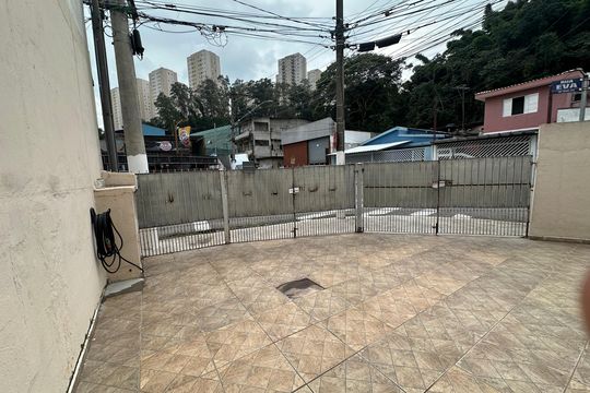 Garagem de casa à venda com 2 quartos, 147m² em Jardim Sao Pedro, Barueri