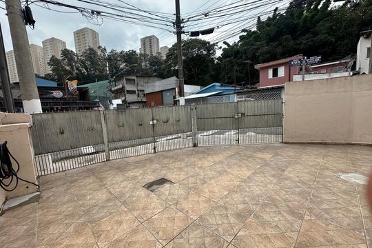 Garagem de casa à venda com 2 quartos, 147m² em Jardim Sao Pedro, Barueri