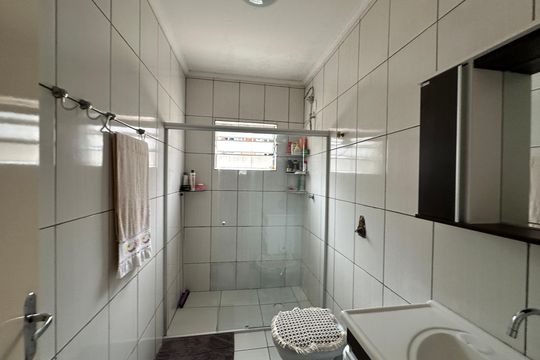 Banheiro de casa à venda com 2 quartos, 147m² em Jardim Sao Pedro, Barueri