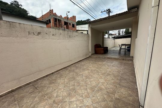 Quintal de casa à venda com 2 quartos, 147m² em Jardim Sao Pedro, Barueri