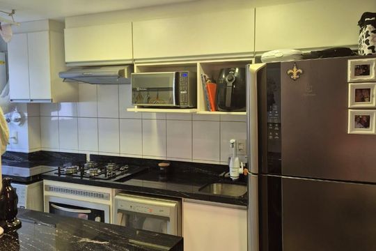 Cozinha de apartamento à venda com 2 quartos, 52m² em Partenon, Porto Alegre