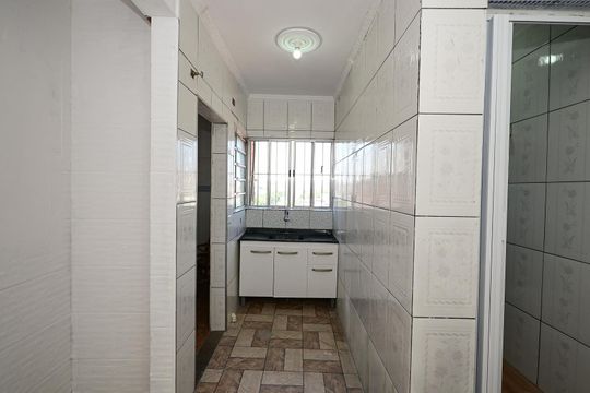Cozinha de casa para alugar com 1 quarto, 45m² em Jardim Oliveiras, Taboão da Serra