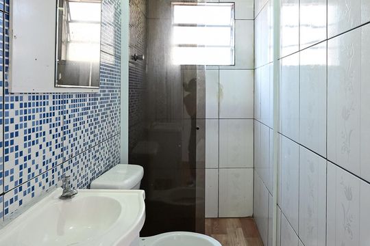 Banheiro de casa para alugar com 1 quarto, 45m² em Jardim Oliveiras, Taboão da Serra