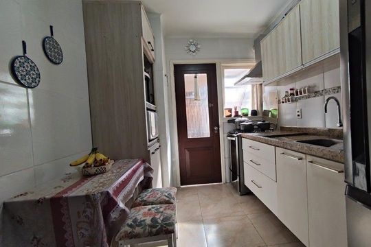 Cozinha de apartamento à venda com 2 quartos, 78m² em Higienópolis, Porto Alegre