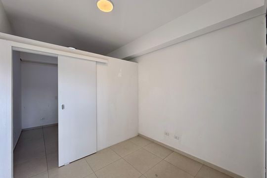 Quarto de kitnet/studio à venda com 1 quarto, 30m² em Jardim Sabara, São Paulo