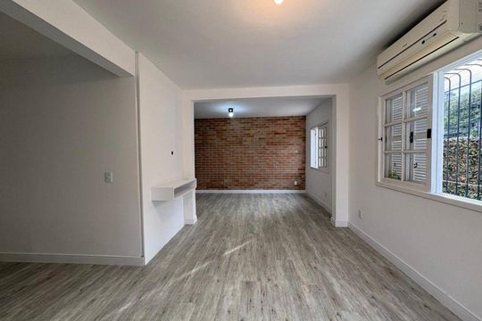 Sala de casa à venda com 3 quartos, 170m² em Nonoai, Porto Alegre