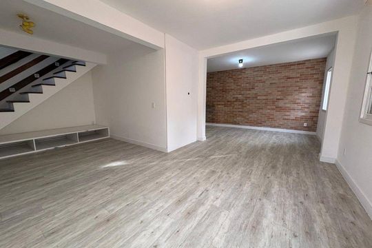 Sala de casa à venda com 3 quartos, 170m² em Nonoai, Porto Alegre