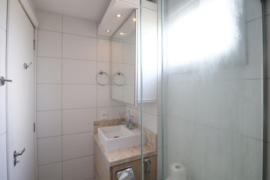 Banheiro da Suíte de apartamento à venda com 2 quartos, 60m² em Niterói, Canoas