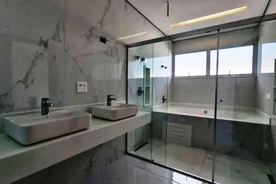 Banheiro de casa à venda com 4 quartos, 280m² em Alphaville Nova Lima, Nova Lima