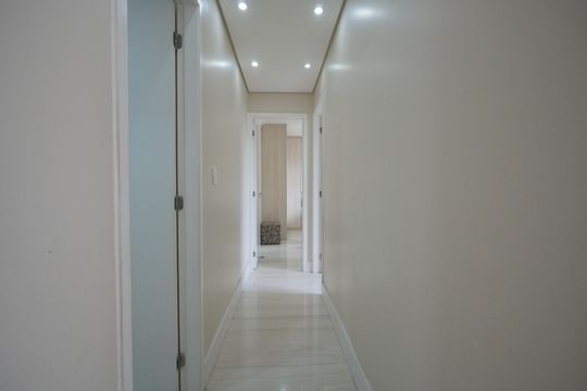 Corredor de apartamento à venda com 2 quartos, 57m² em Chácara Klabin, São Paulo
