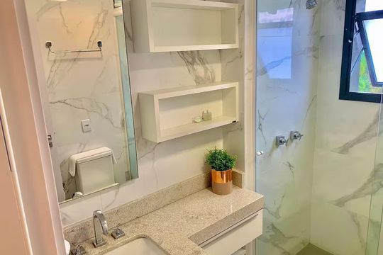Banheiro de apartamento para alugar com 1 quarto, 31m² em Petrópolis, Porto Alegre
