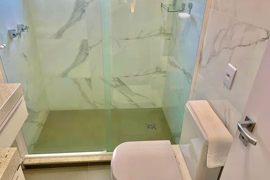 Banheiro de apartamento para alugar com 1 quarto, 31m² em Petrópolis, Porto Alegre