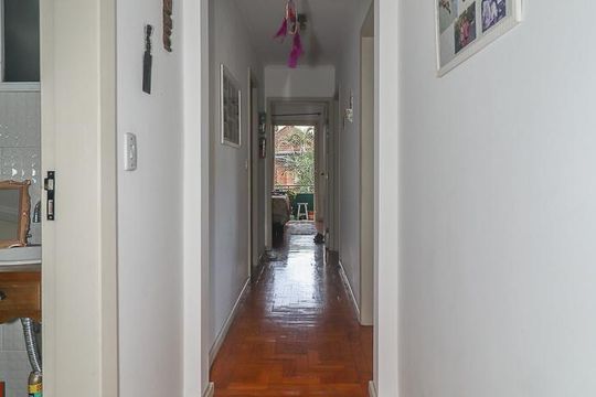 Corredor de apartamento à venda com 3 quartos, 129m² em Santa Cecília, Porto Alegre