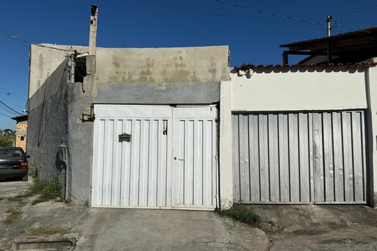 Fachada de casa para alugar com 3 quartos, 130m² em Maria da Conceicao, Contagem