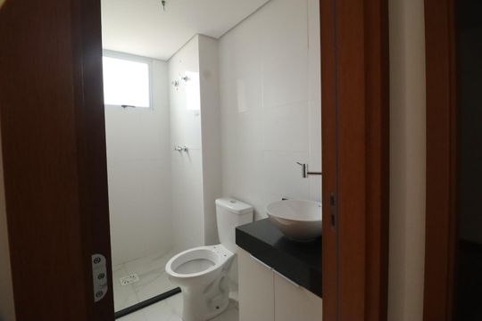 Banheiro de apartamento à venda com 2 quartos, 42m² em Parque Industrial, Campinas
