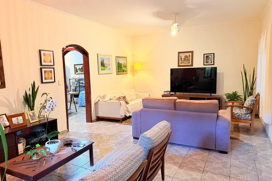 Sala de casa para alugar com 3 quartos, 220m² em Vila Sao Francisco (zona Sul), São Paulo