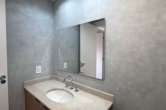 Banheiro de apartamento para alugar com 2 quartos, 50m² em Quarta Parada, São Paulo