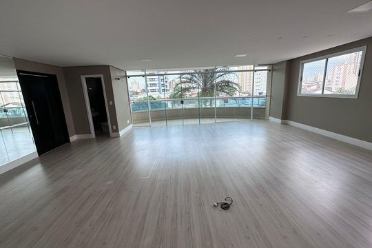 Apartamento para alugar com 3 quartos, 170m² em Osvaldo Rezende, Uberlândia