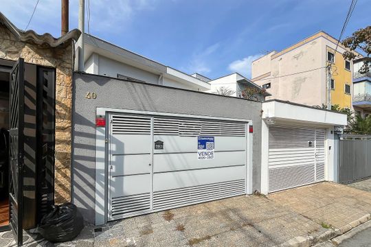 Fachada + plaquinha  de casa à venda com 2 quartos, 150m² em Vila Vivaldi, São Bernardo do Campo