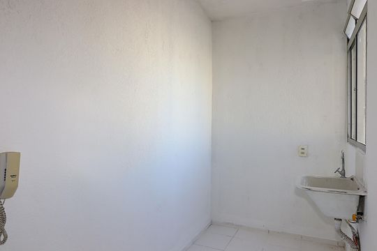 Cozinha de apartamento à venda com 2 quartos, 40m² em Sarandi, Porto Alegre