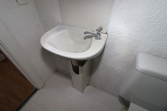 Banheiro  de apartamento à venda com 2 quartos, 40m² em Sarandi, Porto Alegre