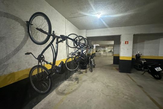 Garagem de apartamento para alugar com 2 quartos, 59m² em Vila Voturuá, São Vicente