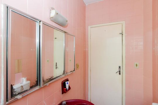Banheiro de casa à venda com 2 quartos, 330m² em Vila Galvão, Guarulhos