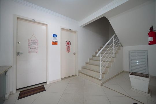 Hall de entrada de apartamento para alugar com 2 quartos, 65m² em Ingleses do Rio Vermelho, Florianópolis