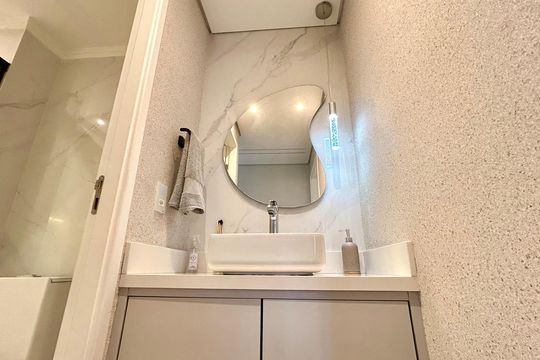 Banheiro  de apartamento à venda com 2 quartos, 47m² em Vila Itapegica, Guarulhos
