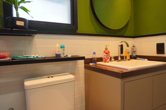 Banheiro suite  de apartamento para alugar com 2 quartos, 75m² em Auxiliadora, Porto Alegre