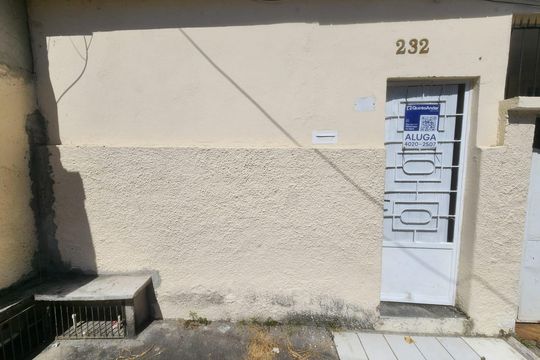 Fachada de casa para alugar com 2 quartos, 80m² em Venda da Cruz, São Gonçalo