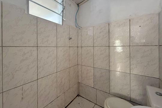 Banheiro de casa para alugar com 1 quarto, 50m² em Chácara Santana, São Paulo