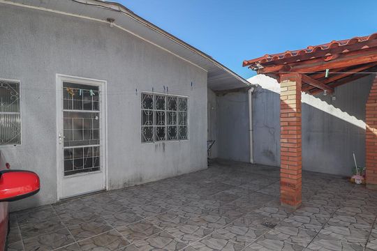 Fachada de casa à venda com 2 quartos, 100m² em Morro Santana, Porto Alegre