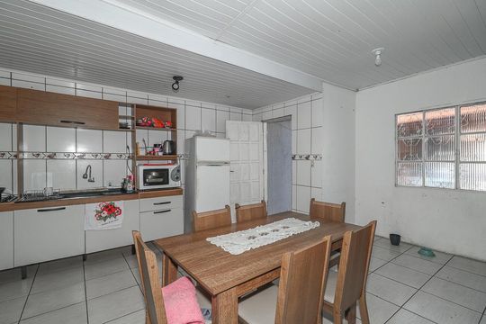 Cozinha de casa à venda com 2 quartos, 100m² em Morro Santana, Porto Alegre