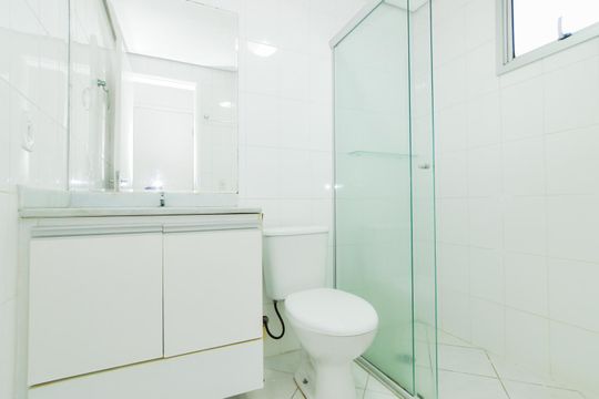 Banheiro da Suíte de apartamento para alugar com 2 quartos, 58m² em Jardim Flor da Montanha, Guarulhos