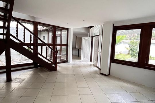 Sala de casa de condomínio à venda com 3 quartos, 250m² em Vargem Grande, Rio de Janeiro