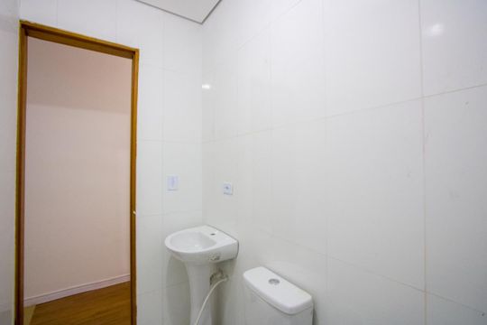 Banheiro social de apartamento à venda com 3 quartos, 88m² em Santa Maria, Santo André