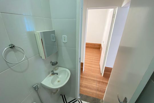 Banheiro de casa para alugar com 2 quartos, 84m² em Todos Os Santos, Rio de Janeiro