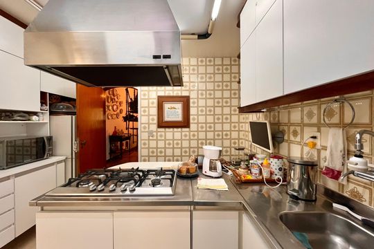 Cozinha  de apartamento à venda com 4 quartos, 205m² em Leblon, Rio de Janeiro