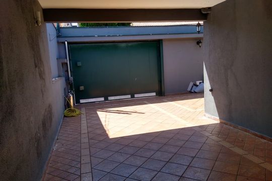 Garagem de casa à venda com 4 quartos, 251m² em Planalto Paulista, São Paulo