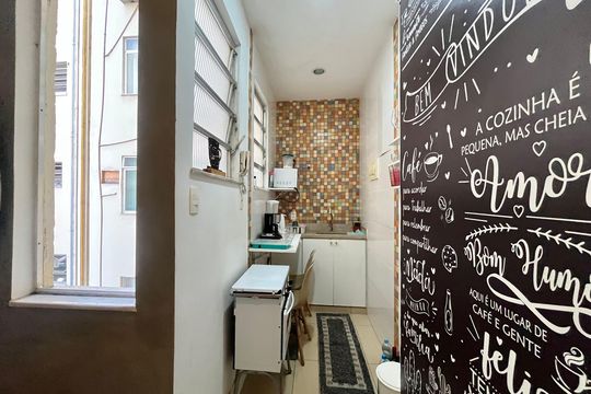Cozinha de apartamento à venda com 1 quarto, 28m² em Copacabana, Rio de Janeiro