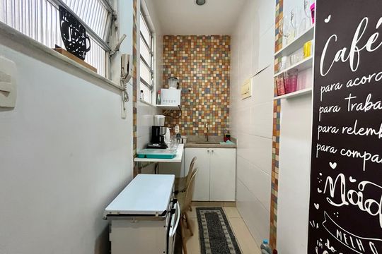 Cozinha de apartamento à venda com 1 quarto, 28m² em Copacabana, Rio de Janeiro