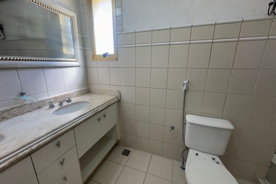 Banheiro da Suíte de apartamento para alugar com 3 quartos, 107m² em Alphaville Industrial, Barueri