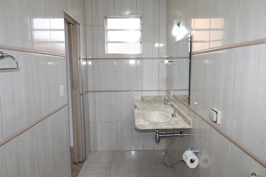 Banheiro da Suíte de casa para alugar com 2 quartos, 136m² em Vila Industrial, São José dos Campos