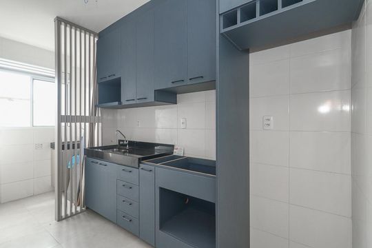 Cozinha de apartamento à venda com 2 quartos, 44m² em Costa E Silva, Porto Alegre