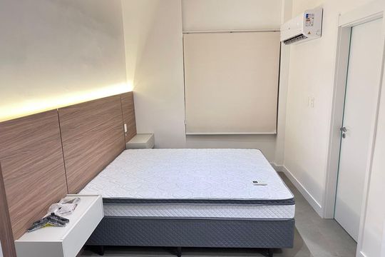Quarto de apartamento à venda com 1 quarto, 43m² em Passo d’Areia, Porto Alegre
