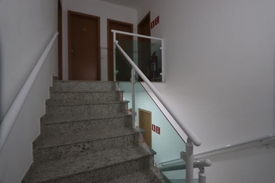 Escadas de apartamento à venda com 2 quartos, 58m² em Vila Alpina, São Paulo