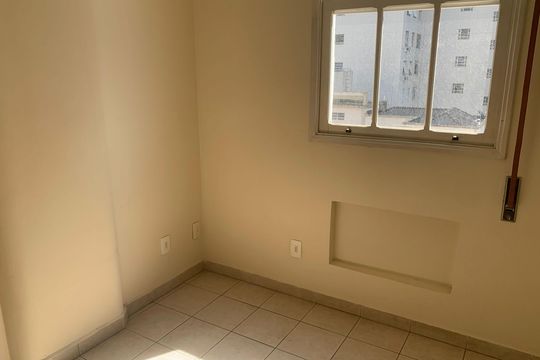 Quarto de Serviço de apartamento para alugar com 2 quartos, 200m² em Aparecida, Santos